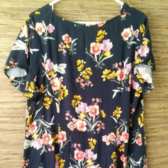 🌸 Forever 21+ Floral Button-Front Navy Mini Dress – Size 2X - Plus Size - Picture 3 of 9